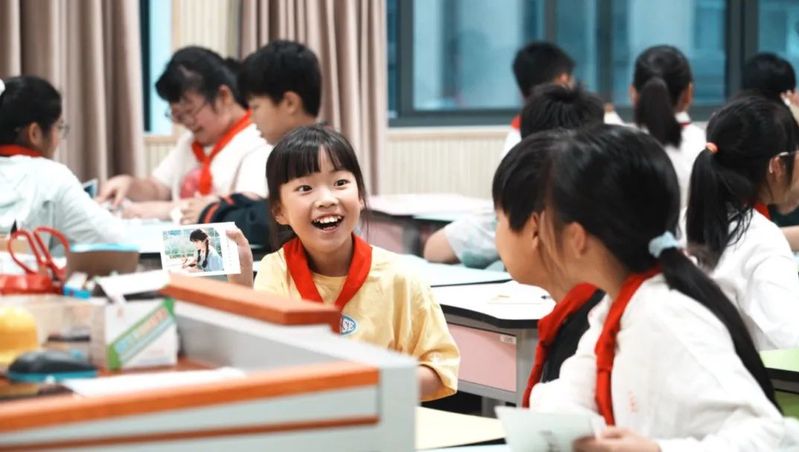 AI赋能职业启蒙：学院创新思政课走进小学课堂